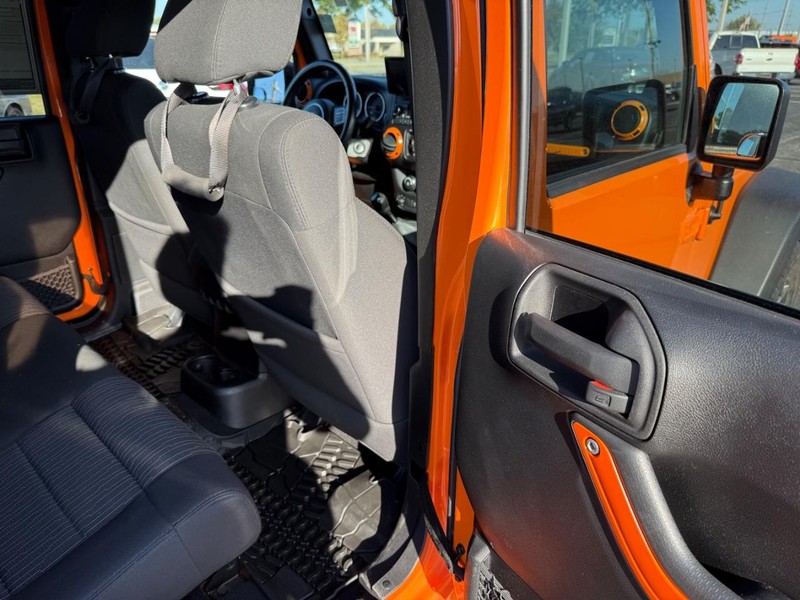 Jeep Wrangler Unlimited Vehicle Full-screen Gallery Image 11