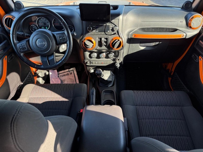 Jeep Wrangler Unlimited Vehicle Full-screen Gallery Image 12