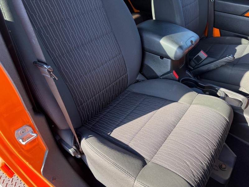 Jeep Wrangler Unlimited Vehicle Full-screen Gallery Image 15