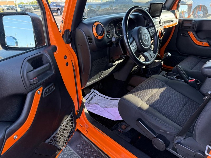 Jeep Wrangler Unlimited Vehicle Full-screen Gallery Image 16