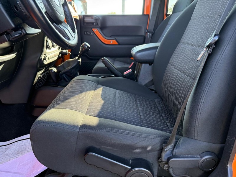 Jeep Wrangler Unlimited Vehicle Full-screen Gallery Image 17