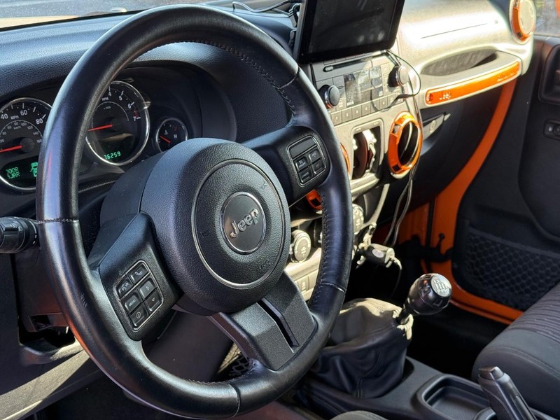 Jeep Wrangler Unlimited Vehicle Full-screen Gallery Image 18