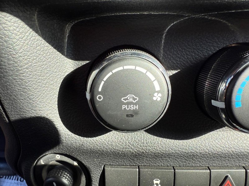 Jeep Wrangler Unlimited Vehicle Full-screen Gallery Image 23