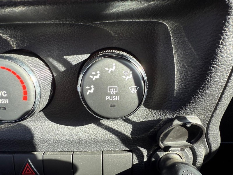 Jeep Wrangler Unlimited Vehicle Full-screen Gallery Image 25