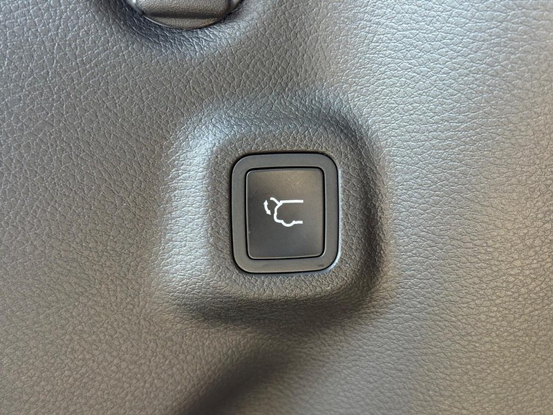 Jeep Compass Vehicle Full-screen Gallery Image 8