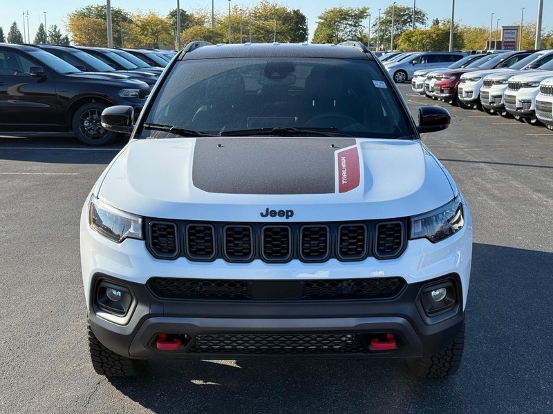 Jeep Compass Vehicle Full-screen Gallery Image 10