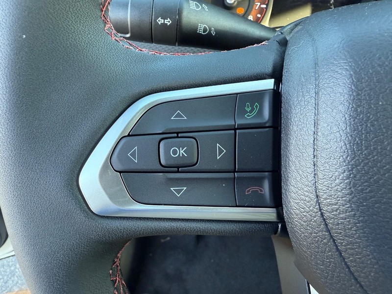 Jeep Compass Vehicle Full-screen Gallery Image 20