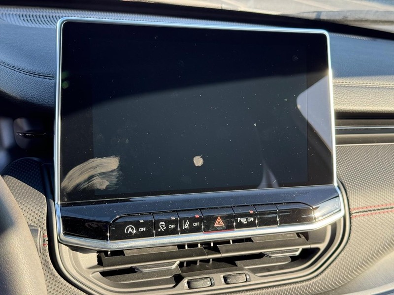 Jeep Compass Vehicle Full-screen Gallery Image 23