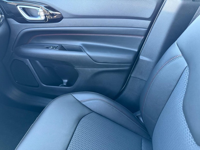 Jeep Compass Vehicle Full-screen Gallery Image 26