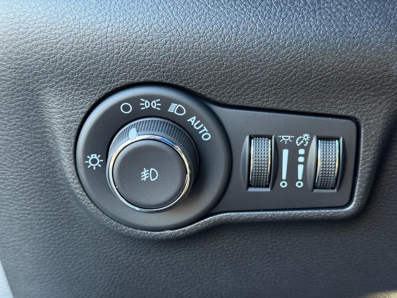 Jeep Compass Vehicle Full-screen Gallery Image 29