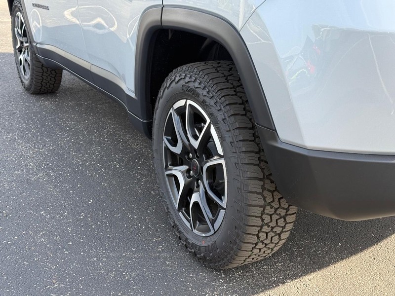 Jeep Compass Vehicle Full-screen Gallery Image 6