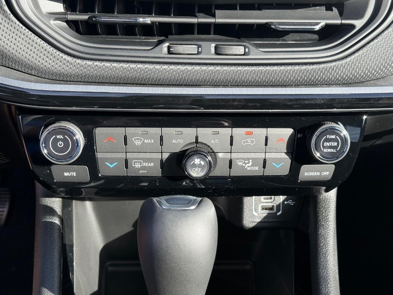 Jeep Compass Vehicle Full-screen Gallery Image 25