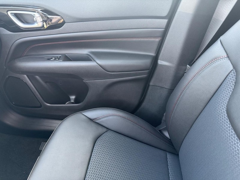 Jeep Compass Vehicle Full-screen Gallery Image 27