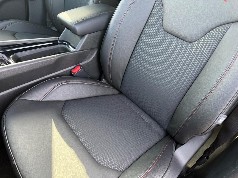 Jeep Compass Vehicle Full-screen Gallery Image 30