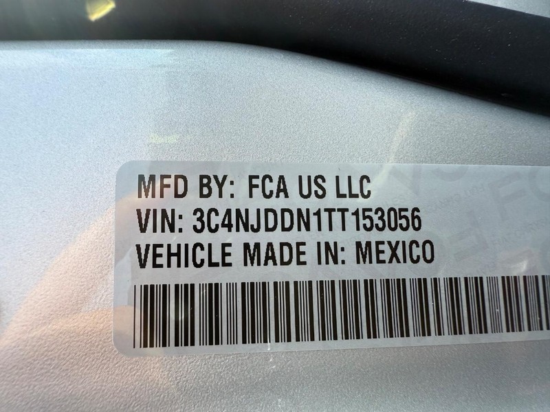 Jeep Compass Vehicle Full-screen Gallery Image 31