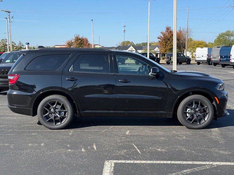 Dodge Durango Vehicle Full-screen Gallery Image 2
