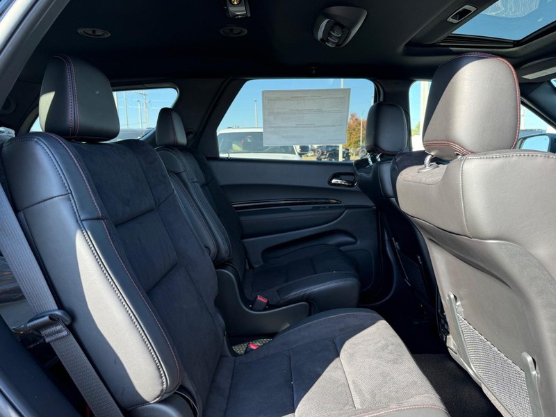 Dodge Durango Vehicle Full-screen Gallery Image 11