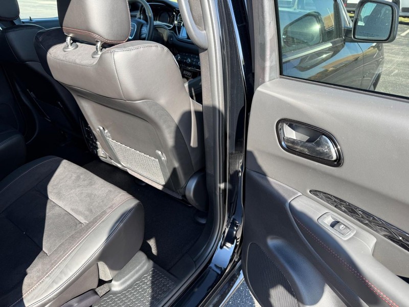 Dodge Durango Vehicle Full-screen Gallery Image 12