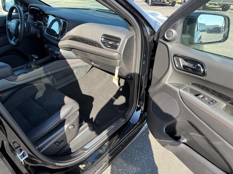 Dodge Durango Vehicle Full-screen Gallery Image 16