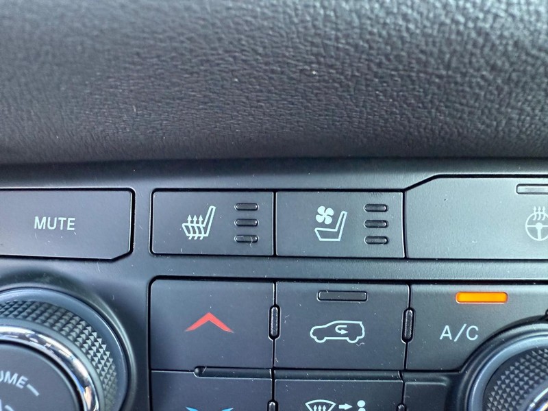 Dodge Durango Vehicle Full-screen Gallery Image 24