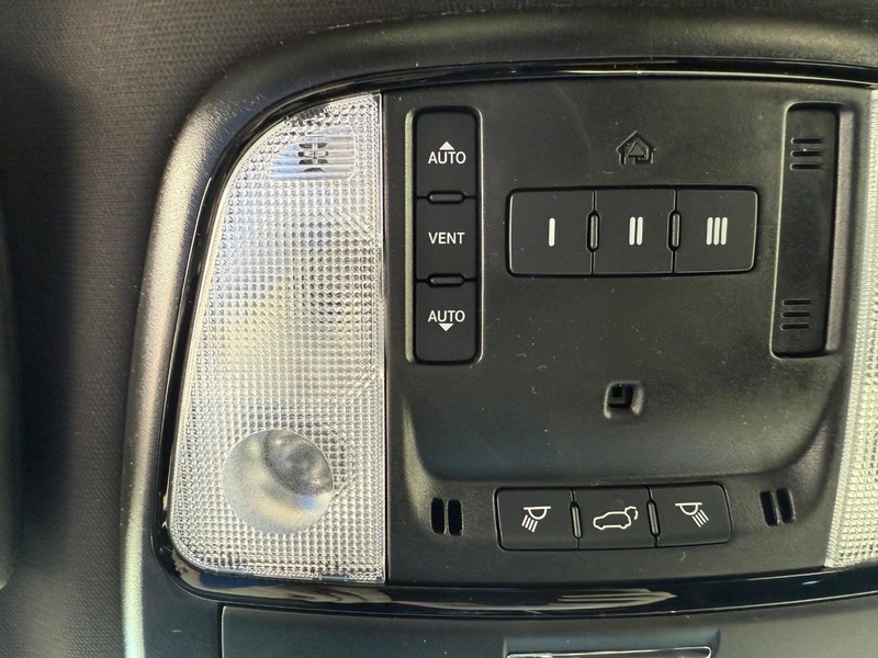 Dodge Durango Vehicle Full-screen Gallery Image 30