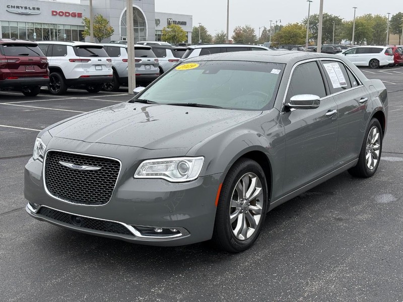 Chrysler 300 Vehicle Full-screen Gallery Image 9