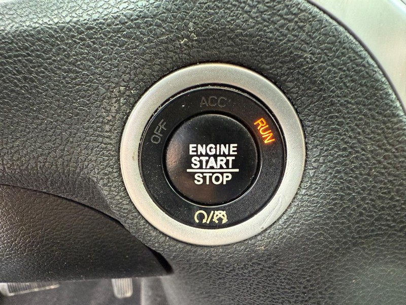 Chrysler 300 Vehicle Full-screen Gallery Image 23