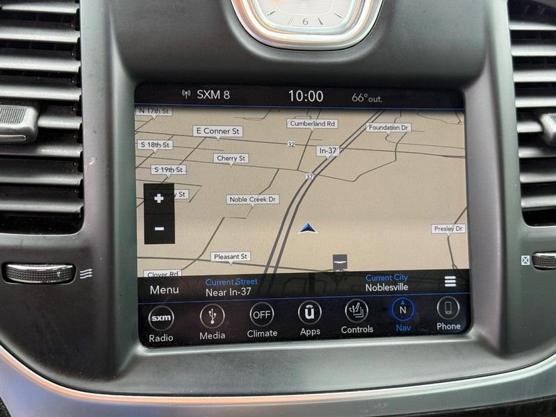 Chrysler 300 Vehicle Full-screen Gallery Image 26