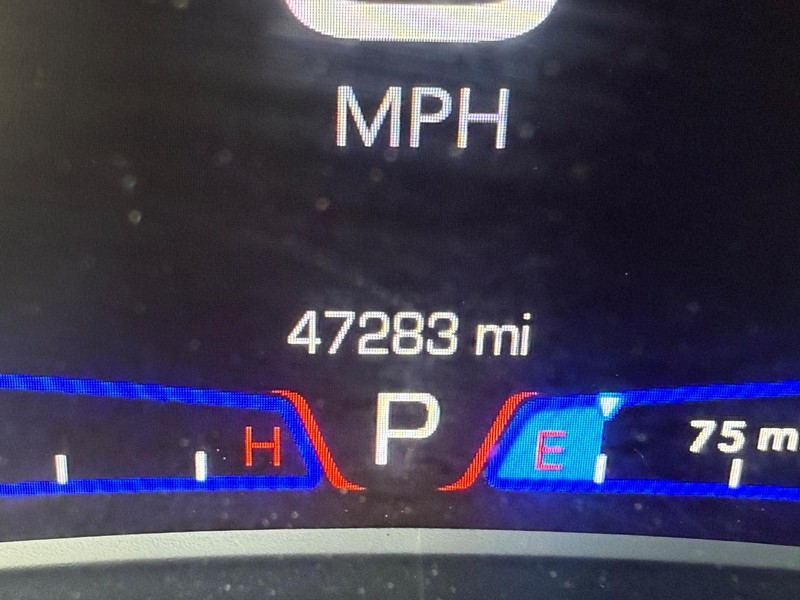 Chrysler 300 Vehicle Full-screen Gallery Image 32