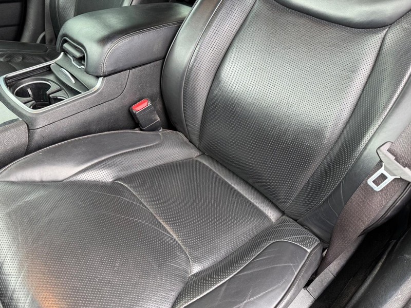 Chrysler 300 Vehicle Full-screen Gallery Image 33