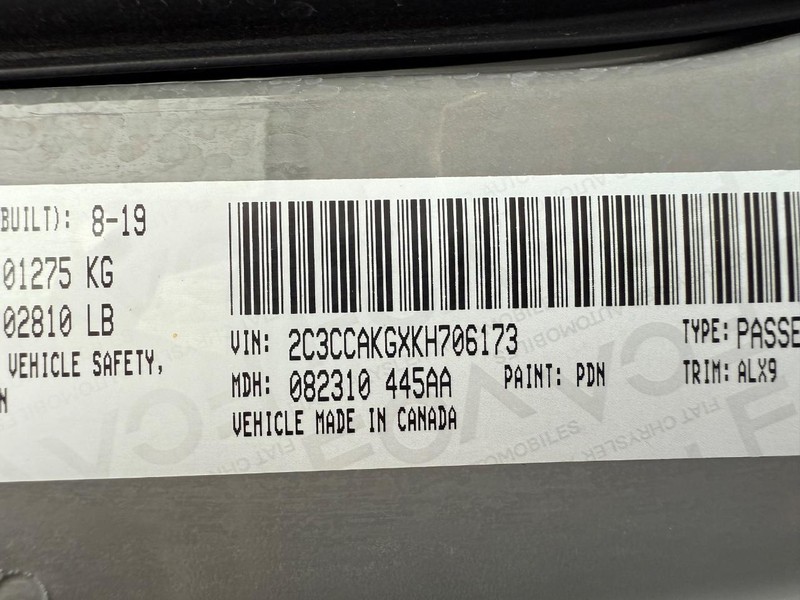 Chrysler 300 Vehicle Full-screen Gallery Image 34