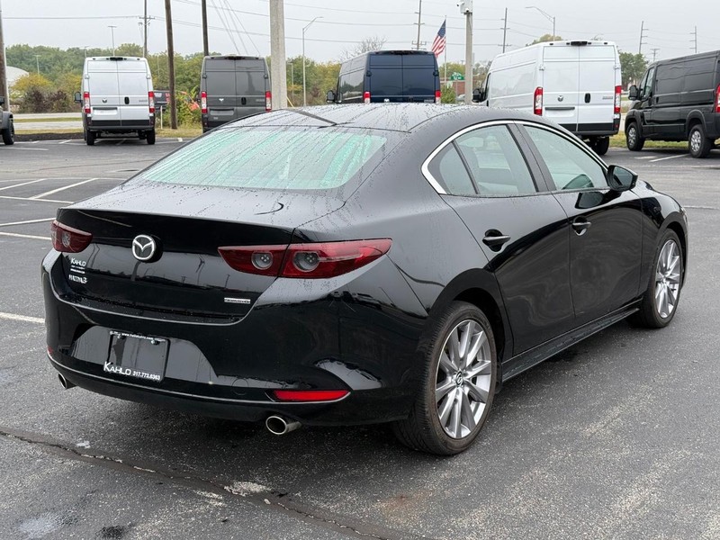 Mazda Mazda3 Sedan Vehicle Full-screen Gallery Image 3