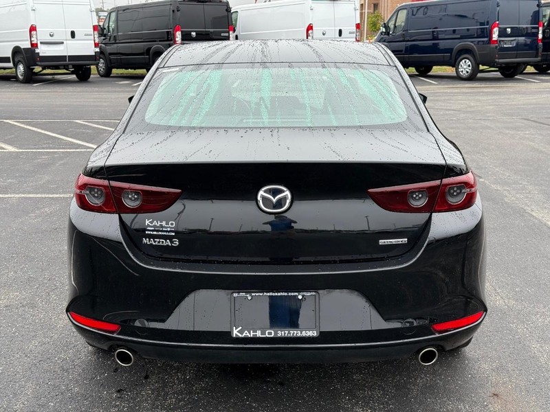 Mazda Mazda3 Sedan Vehicle Full-screen Gallery Image 4