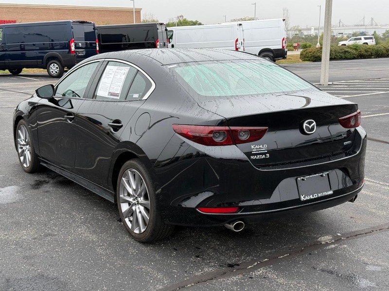 Mazda Mazda3 Sedan Vehicle Full-screen Gallery Image 5