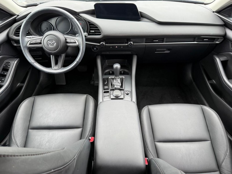 Mazda Mazda3 Sedan Vehicle Full-screen Gallery Image 13