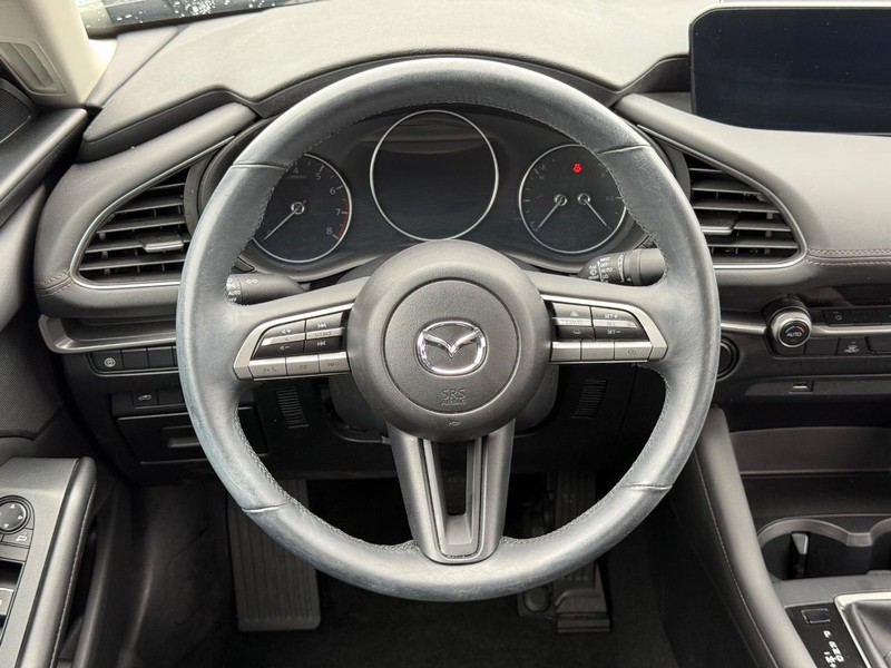 Mazda Mazda3 Sedan Vehicle Full-screen Gallery Image 14