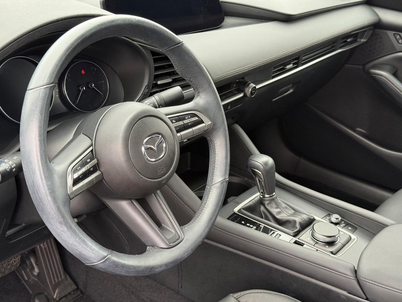 Mazda Mazda3 Sedan Vehicle Full-screen Gallery Image 19