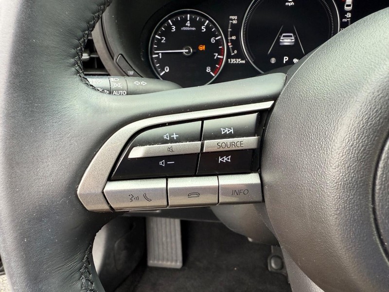 Mazda Mazda3 Sedan Vehicle Full-screen Gallery Image 20