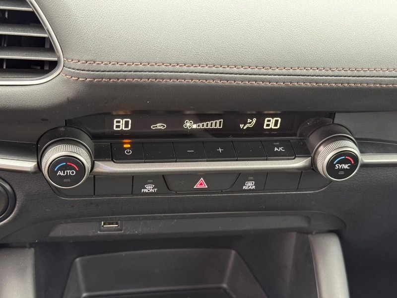 Mazda Mazda3 Sedan Vehicle Full-screen Gallery Image 23