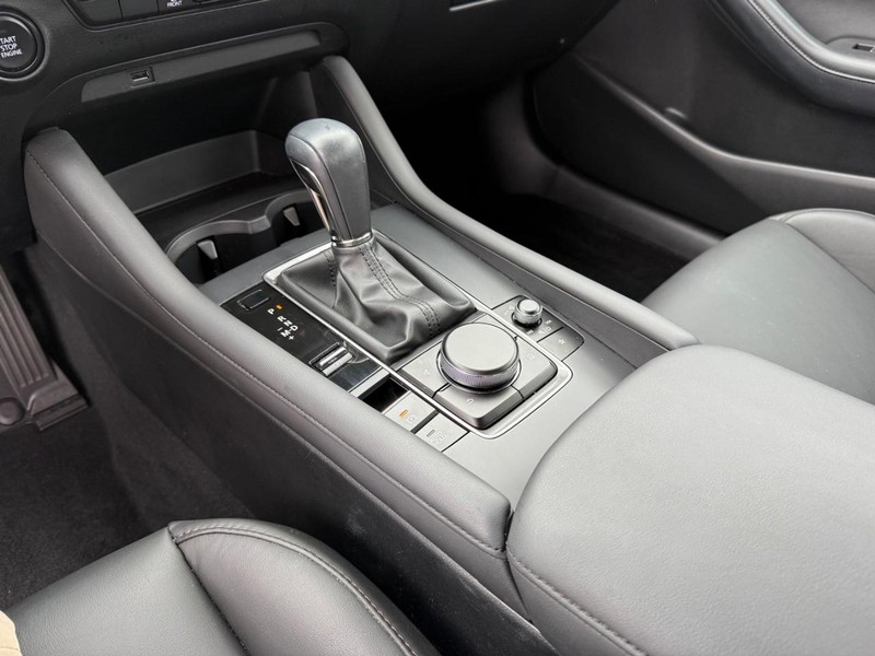 Mazda Mazda3 Sedan Vehicle Full-screen Gallery Image 25