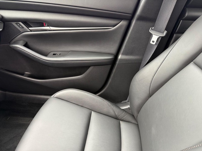 Mazda Mazda3 Sedan Vehicle Full-screen Gallery Image 26