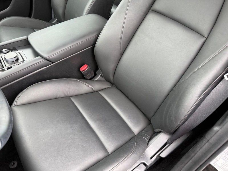 Mazda Mazda3 Sedan Vehicle Full-screen Gallery Image 30