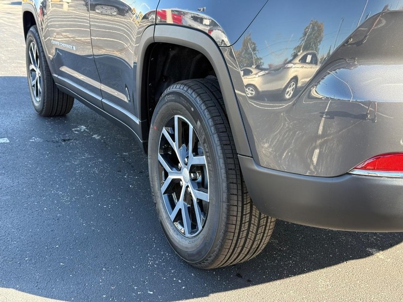 Jeep Grand Cherokee Vehicle Full-screen Gallery Image 6