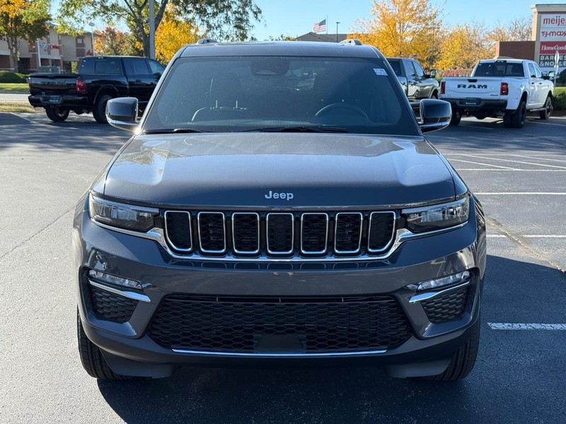 Jeep Grand Cherokee Vehicle Full-screen Gallery Image 10