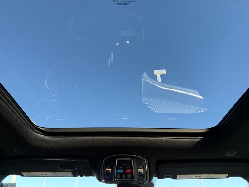 Jeep Grand Cherokee Vehicle Full-screen Gallery Image 13