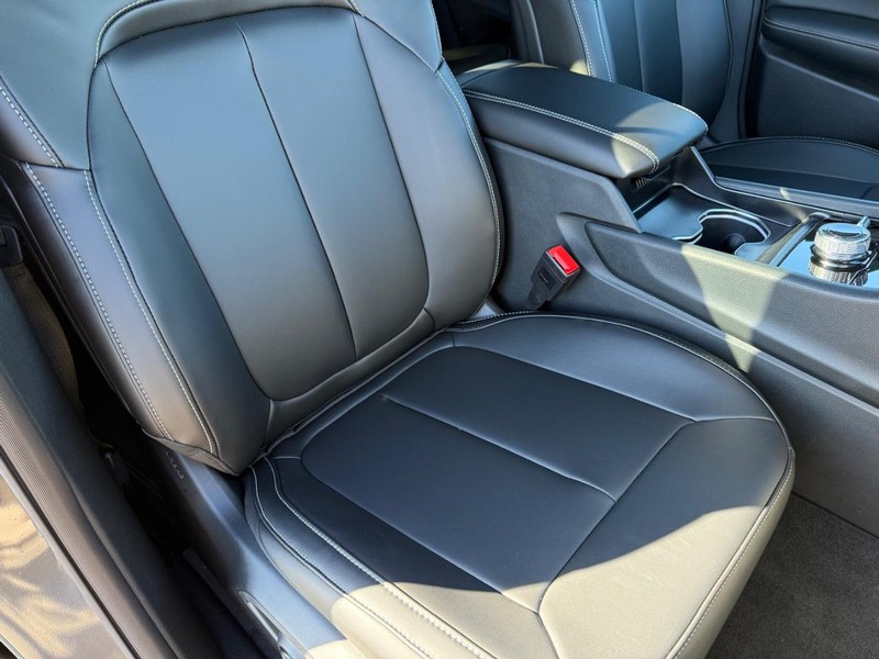 Jeep Grand Cherokee Vehicle Full-screen Gallery Image 17