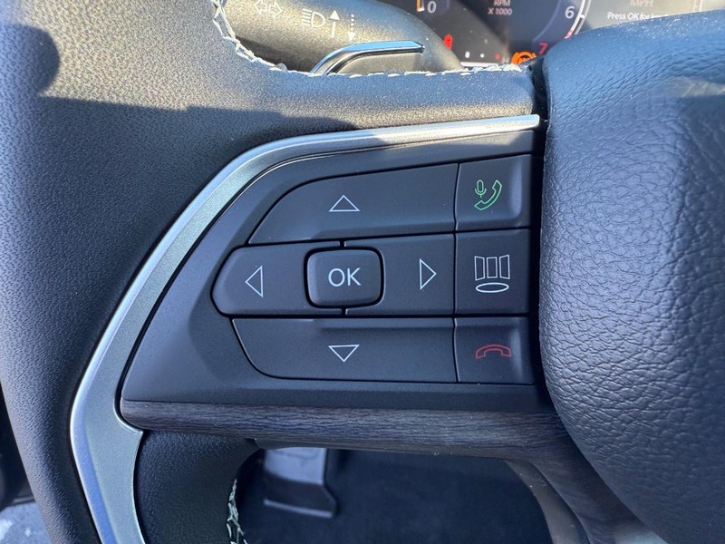 Jeep Grand Cherokee Vehicle Full-screen Gallery Image 21