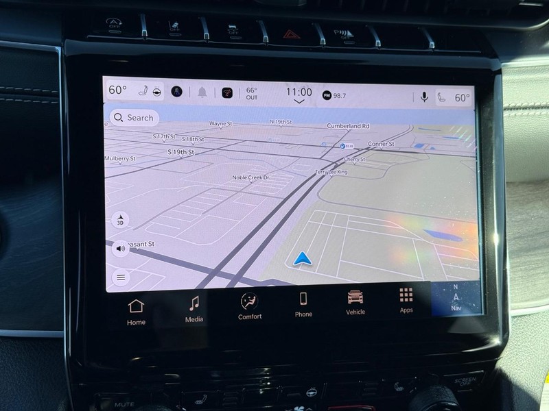 Jeep Grand Cherokee Vehicle Full-screen Gallery Image 25