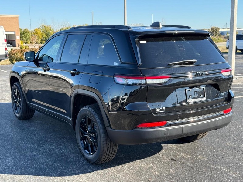 Jeep Grand Cherokee Vehicle Full-screen Gallery Image 5