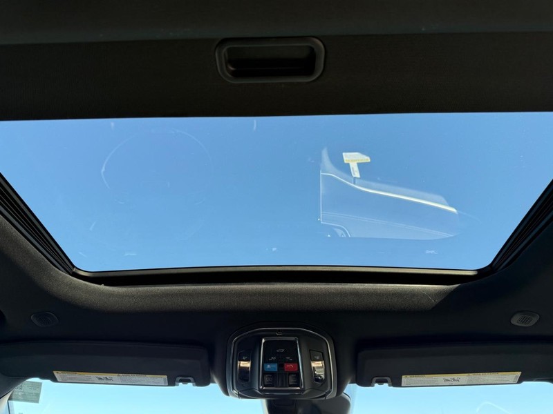 Jeep Grand Cherokee Vehicle Full-screen Gallery Image 13